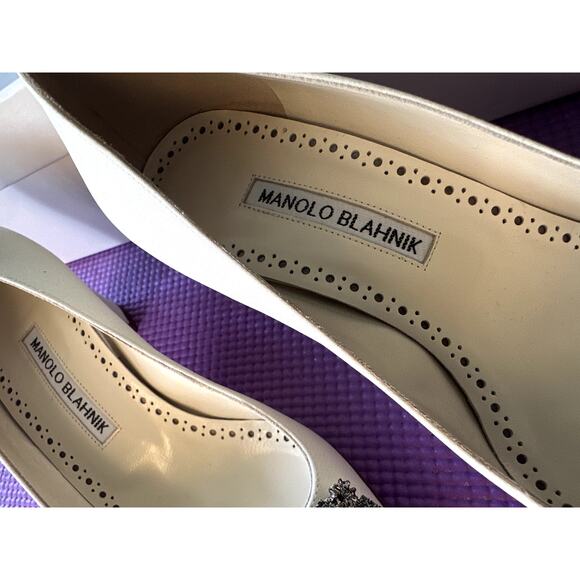 $1315 Manolo Blahnik Pumps Silieraso Silk Crystal Ornament Size 37 NEW Heels - Picture 13 of 13